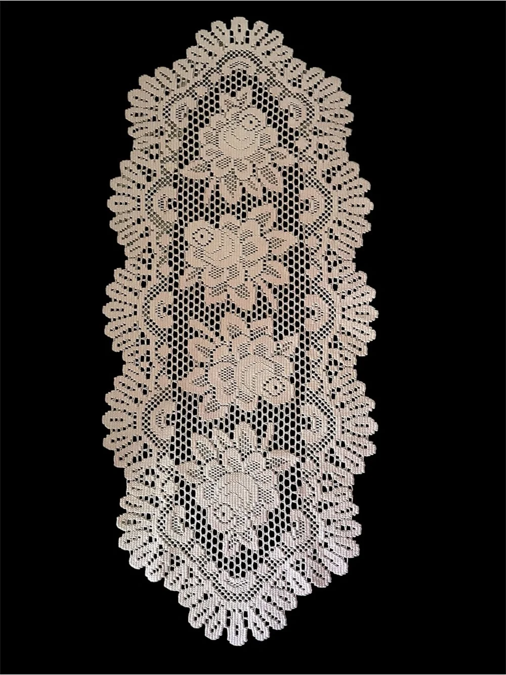 Lace doily 33 x 14 color is peach